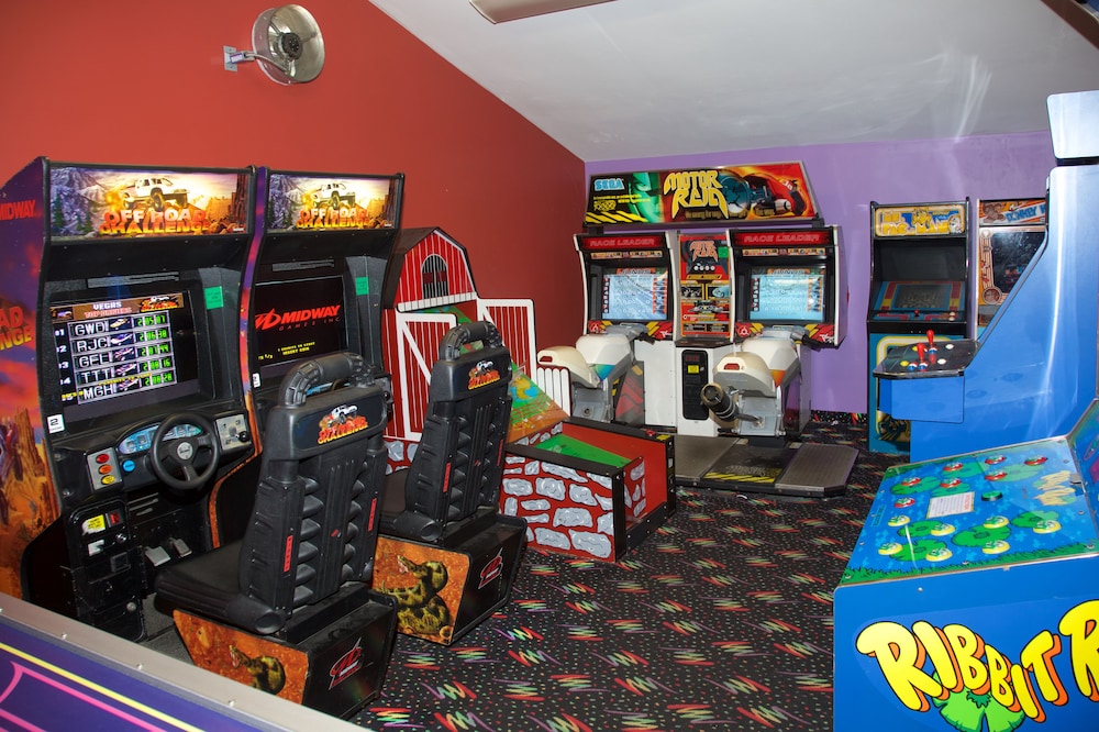 Holiday Hill Inn & Suites 53/61