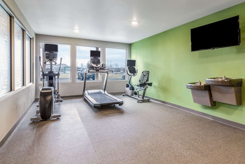 WoodSpring Suites Indianapolis Castleton 14/18
