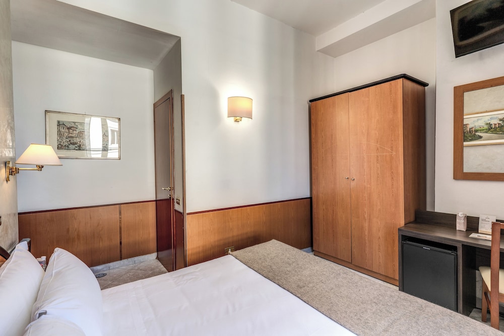 Hotel Sonya 8/48