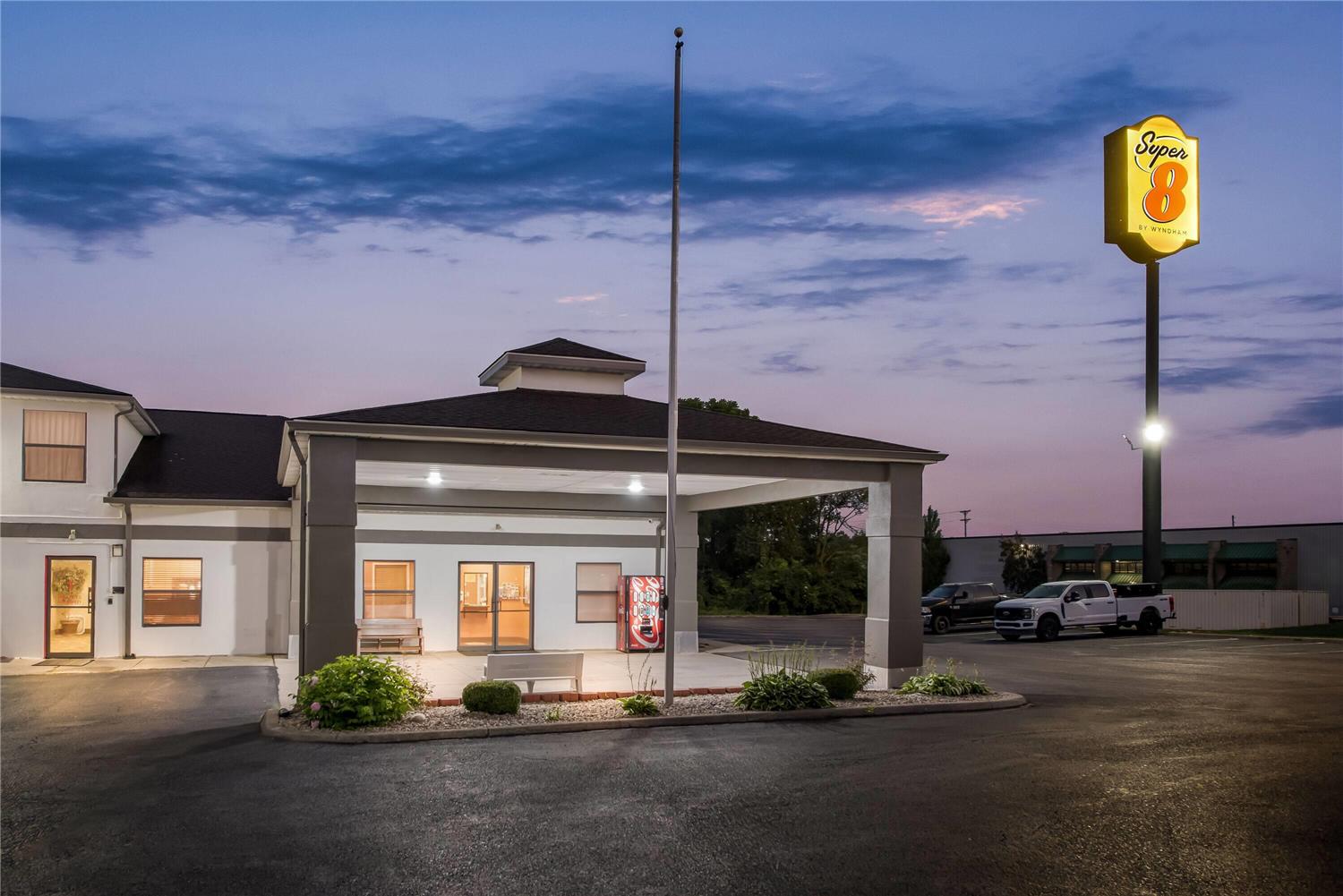 Super 8 by Wyndham Bellefontaine 2/38