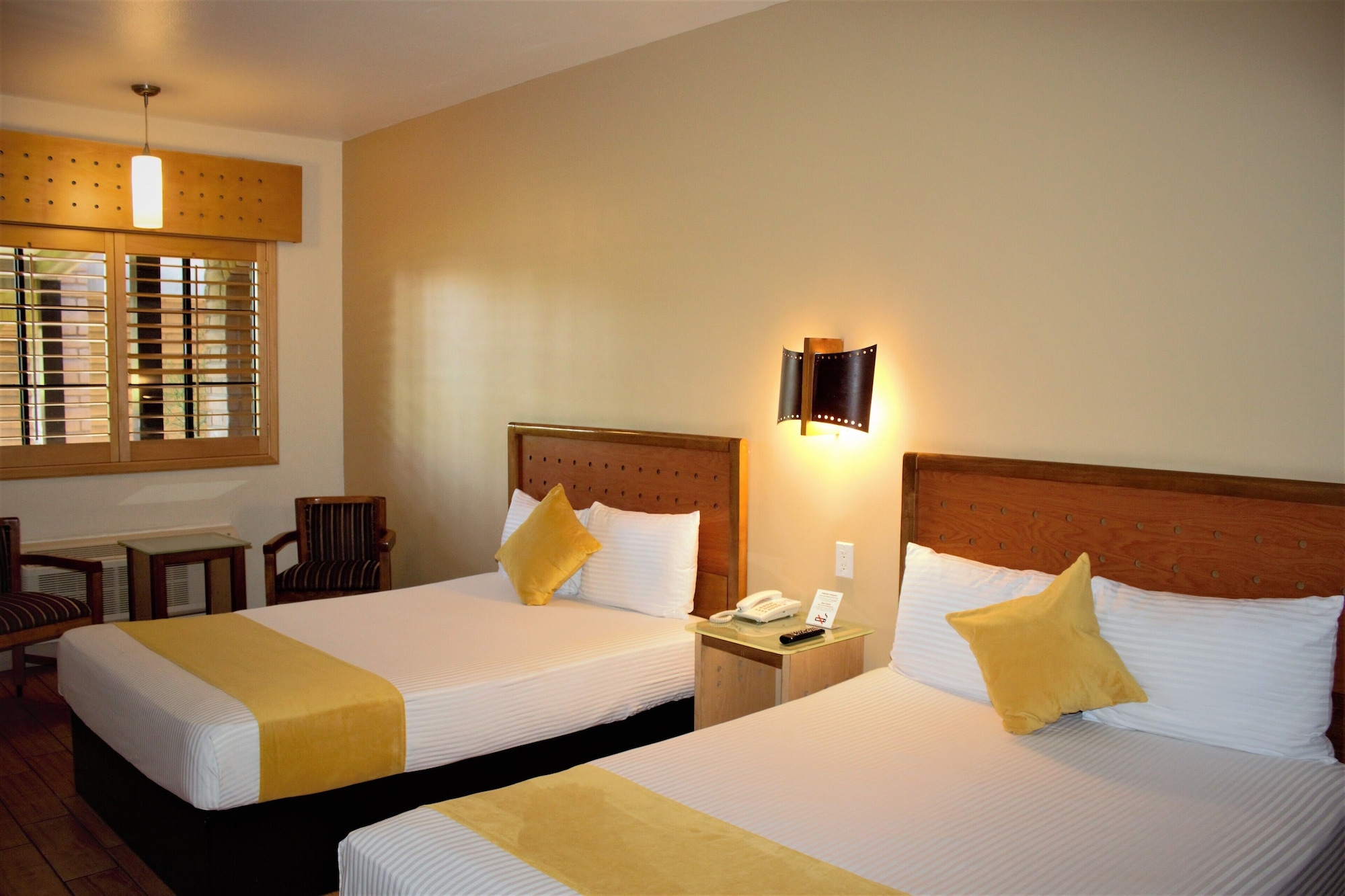 Colonial, 2 Double Beds