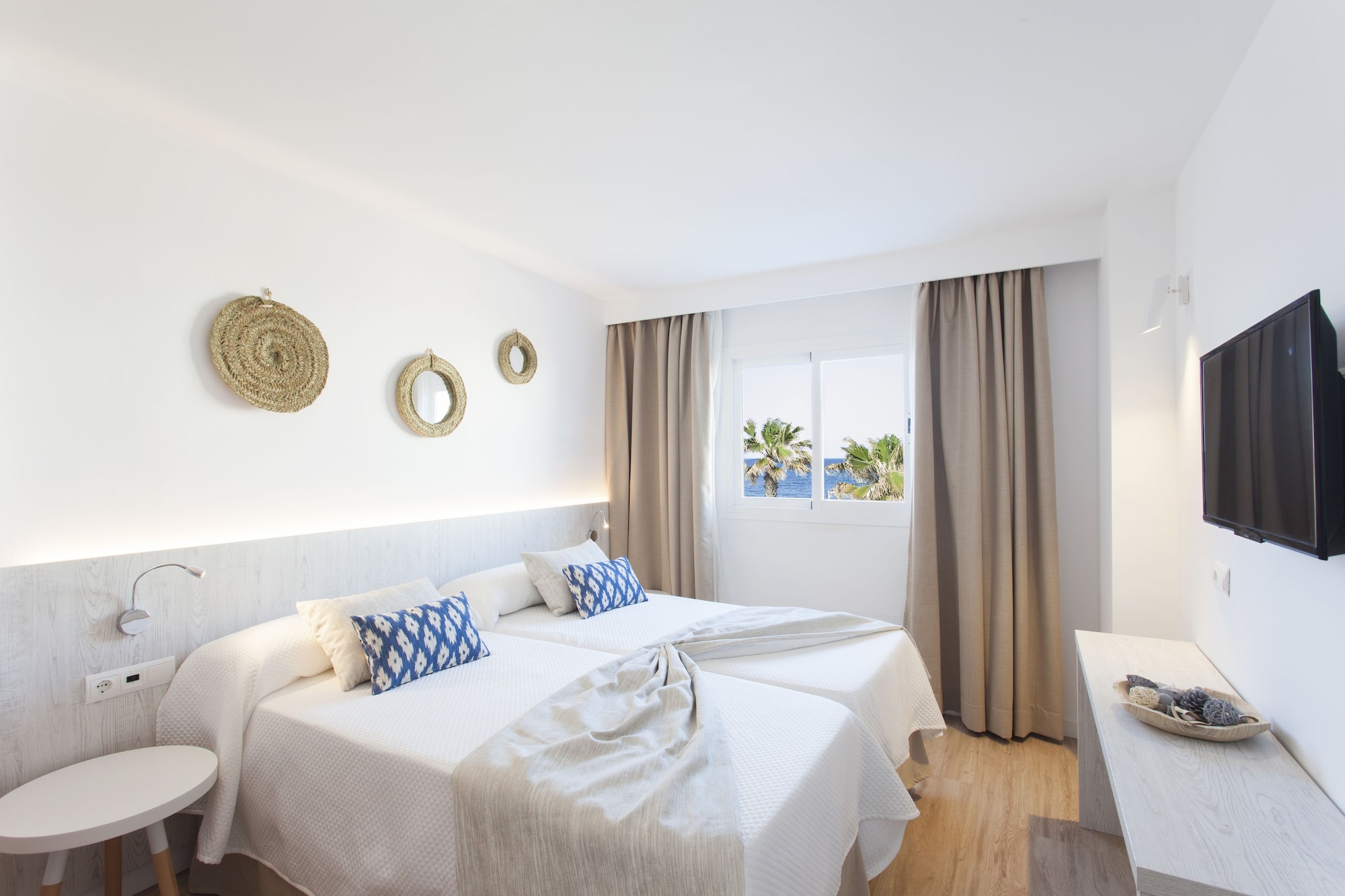 apartment, partial ocean view