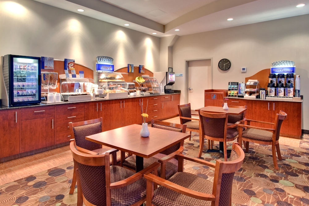 Holiday Inn Express Hotel Suites Edmonton South 39/50