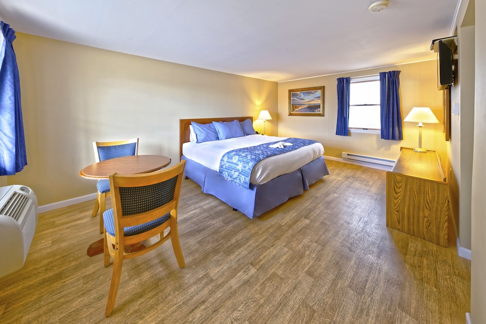Drifting Sands Oceanfront Hotel 13/70