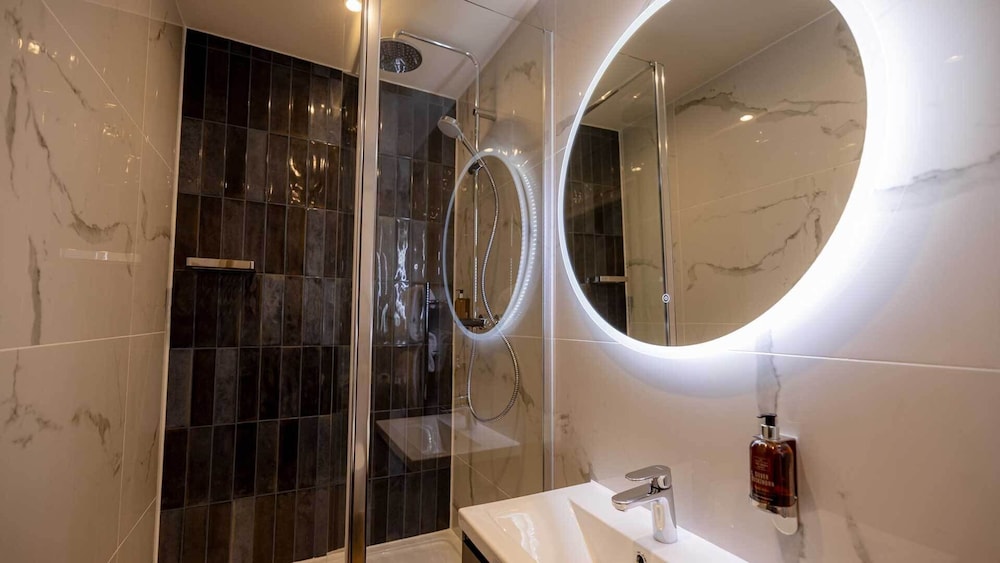 Brisbane House Hotel 39/43
