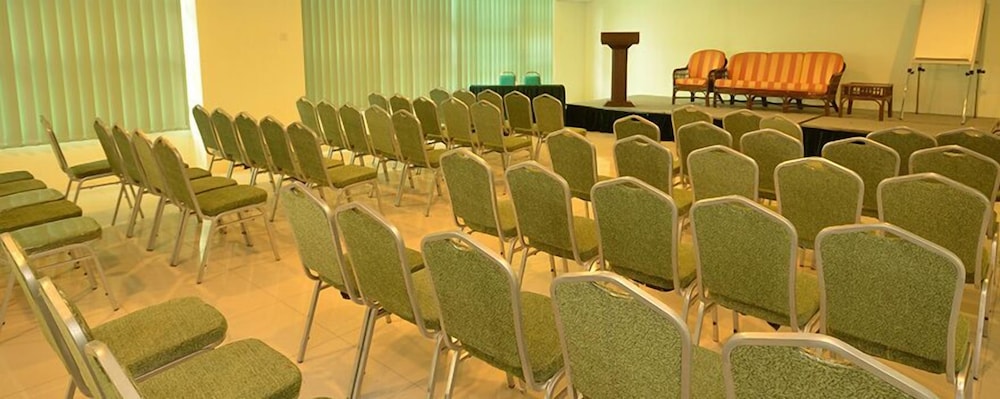 D'embassy Serviced Residence Suites 52/55