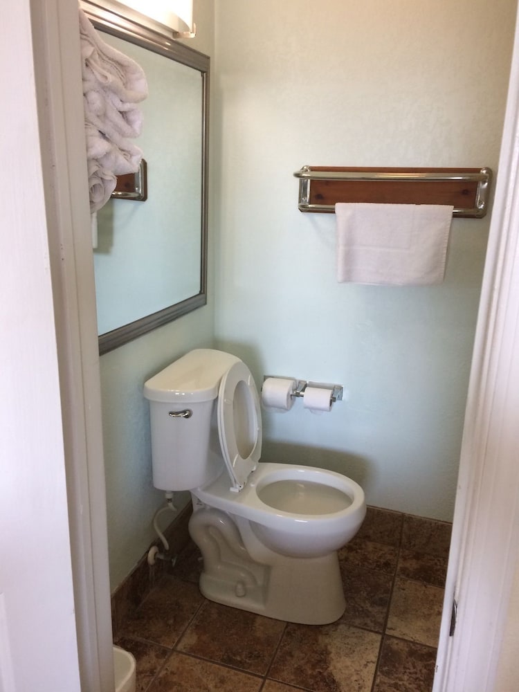 Rodeway Inn And Suites 54/71