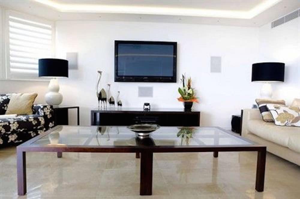 PENINSULAR BEACHFRONT RESORT 57/69