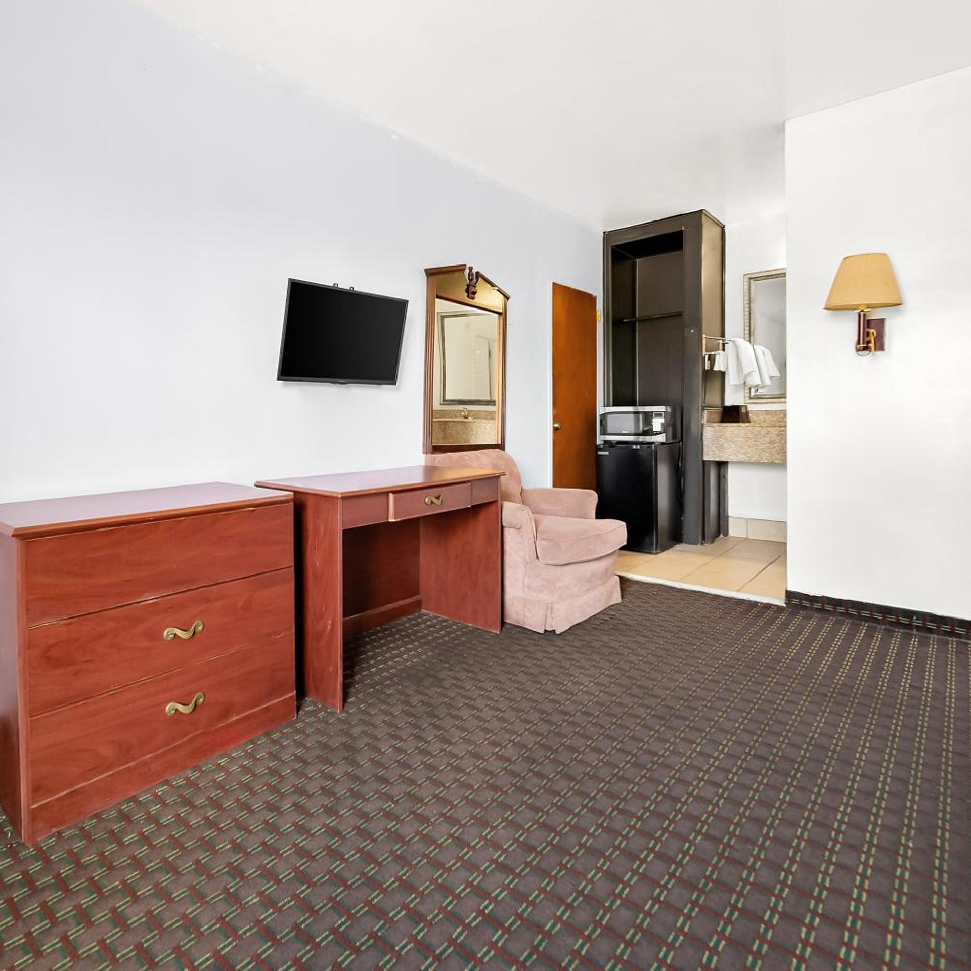 Capitol Inn and Suites 20/32