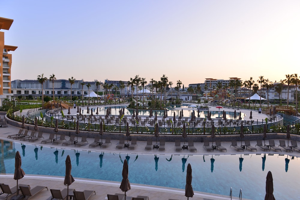 Azura World Hotel 44/46