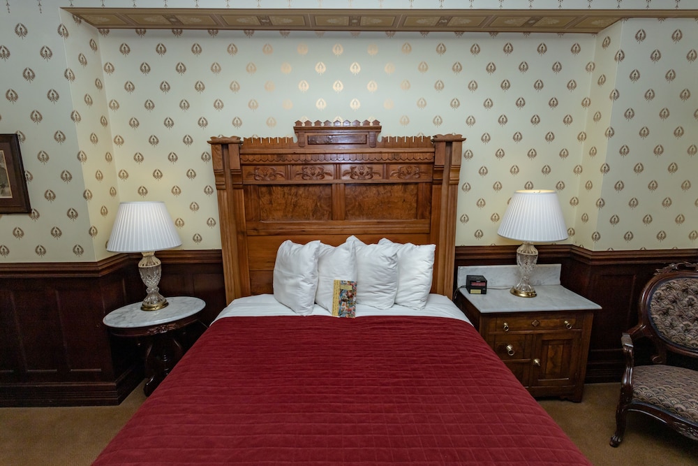 HISTORIC STRATER HOTEL 19/68