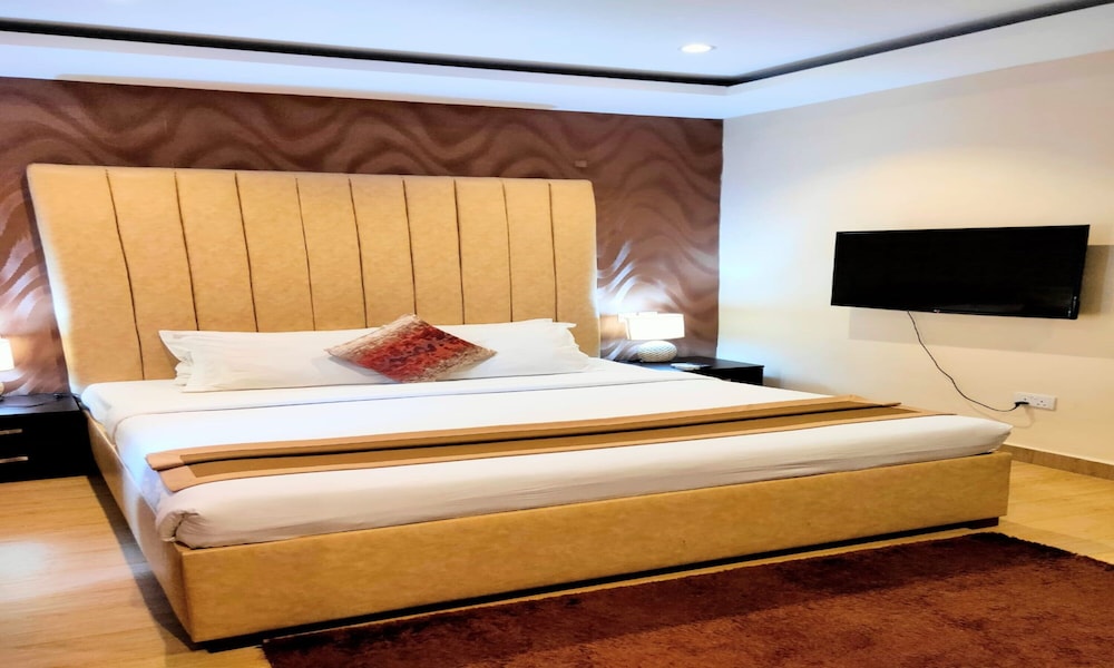 EXECUTIVE, SUITE