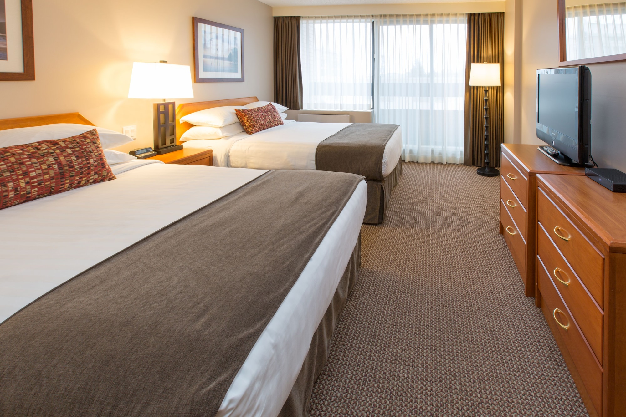 STANDARD, 2 QUEEN BEDS