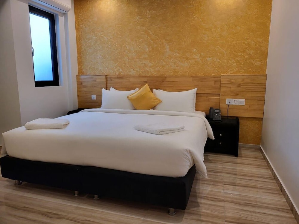 AIMI Beach Hotel 32/64