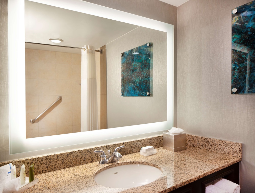 Compass Hotel Nassau Bay 29/65