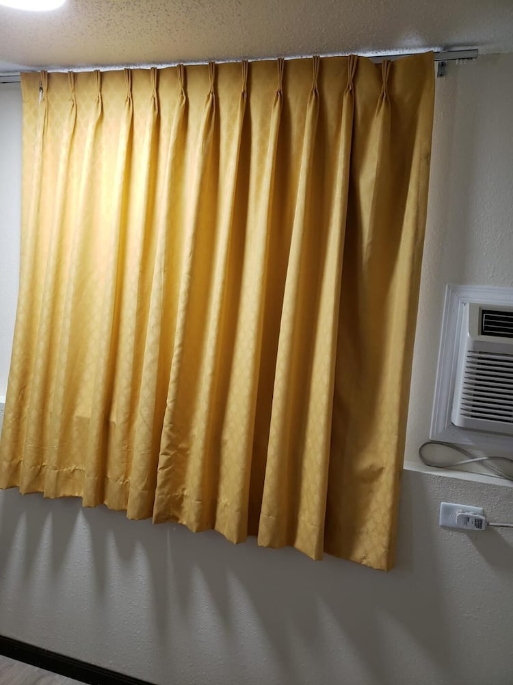 Value Inn &amp; Suites 17/22
