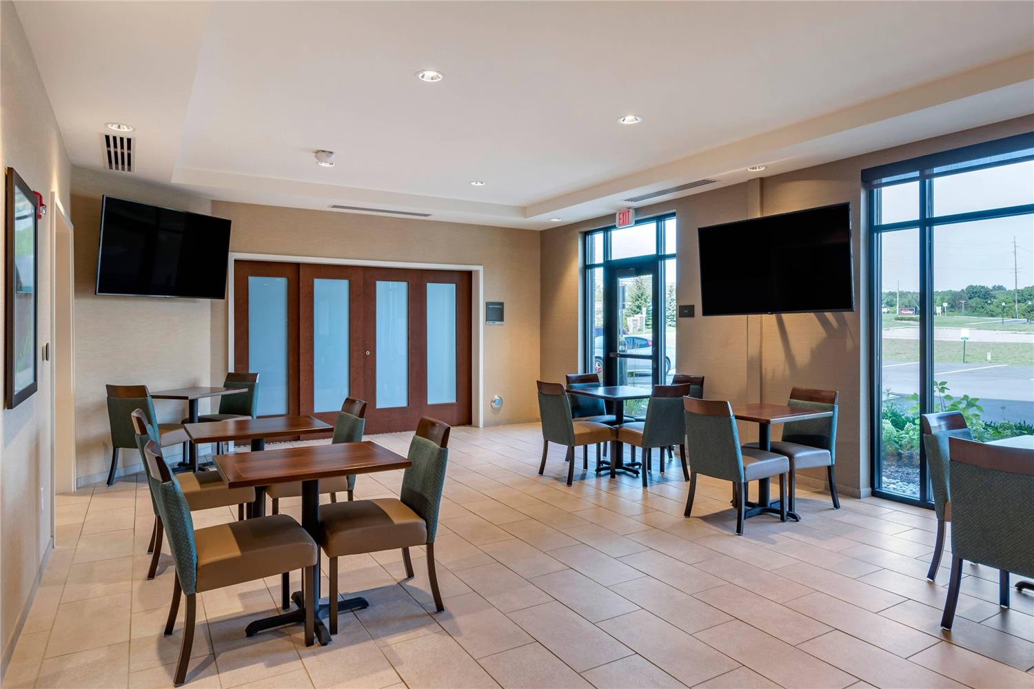 Comfort Inn & Suites Clarkston Pine Knob Area 9/16