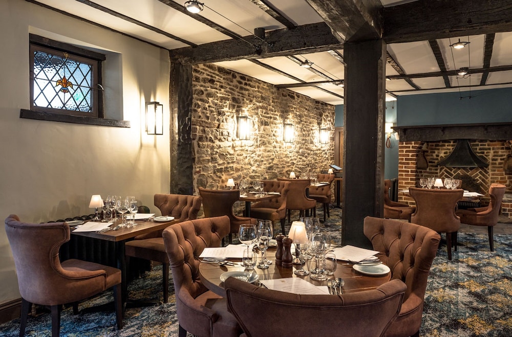 CBH The Feathers Hotel & Restaurant 70/85