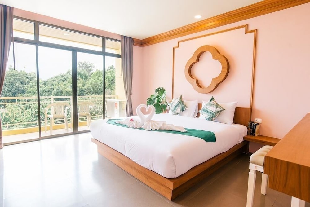 Space, Deluxe, King Bed, Town View