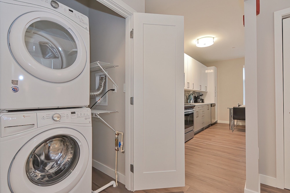 Global Luxury Suites East Boston 20/50