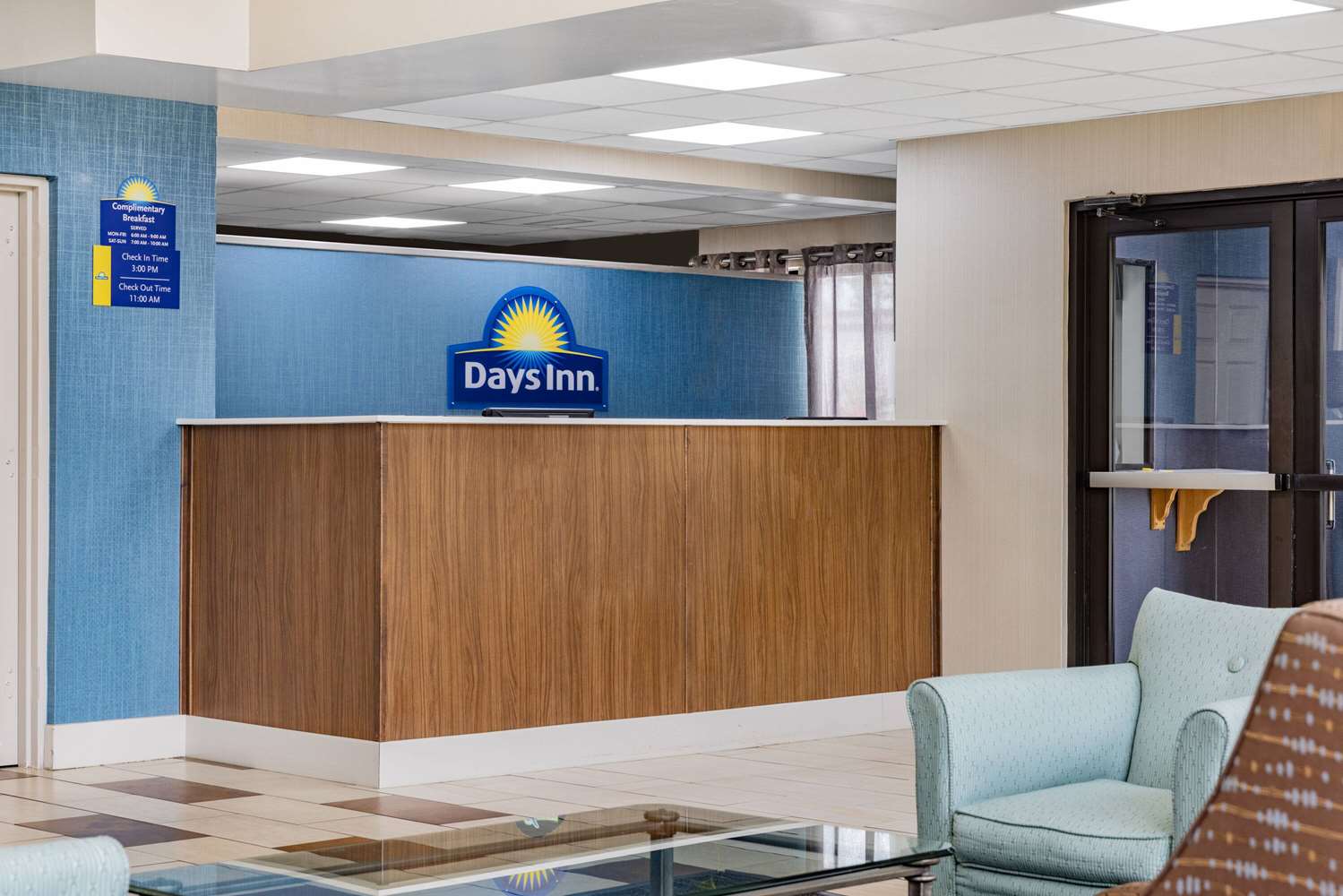 Days Inn & Suites by Wyndham Savannah Midtown 13/56