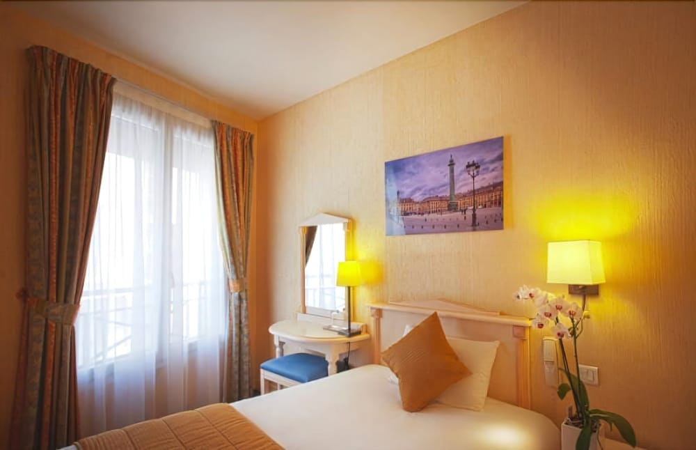 Hotel Louvre Sainte Anne 47/62