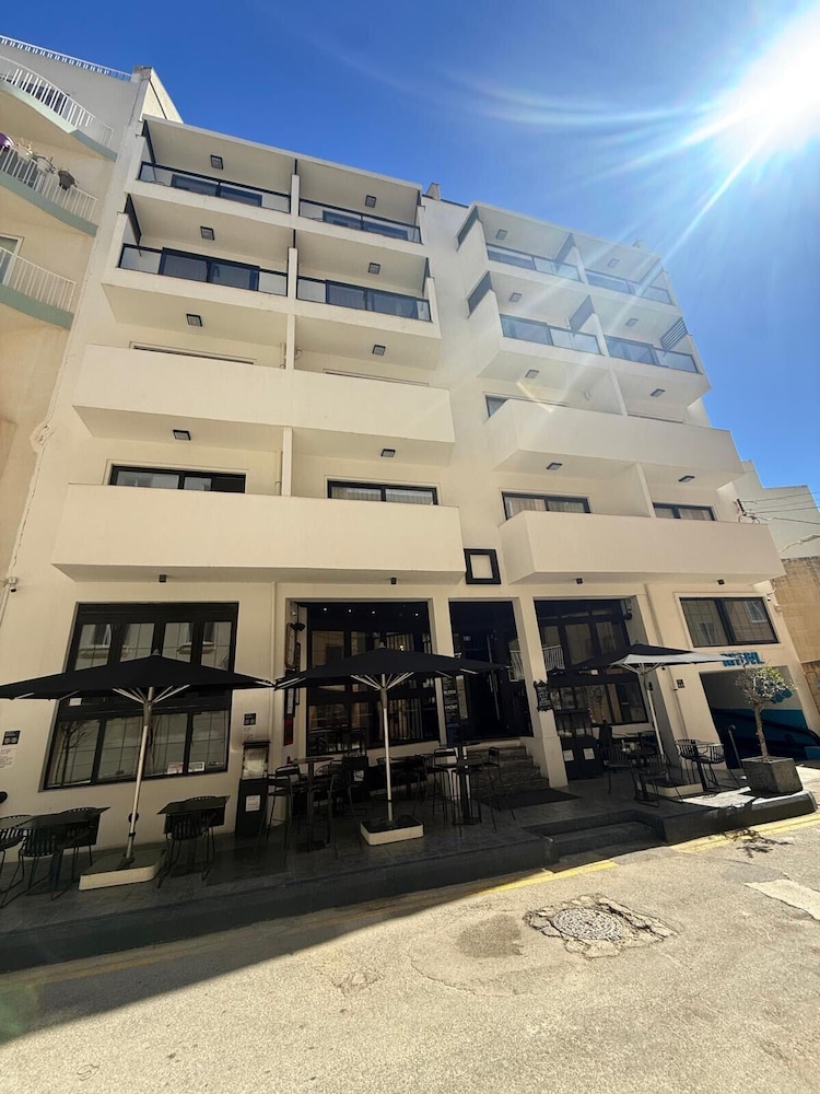 Block Hotel Rooms and Aparments 1/54