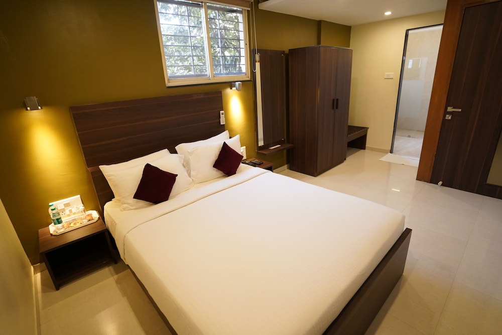 Hotel Metropolis 3/30