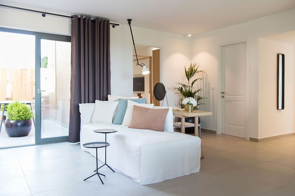 Luxury, Suite, Double Bed, 2 Sofa