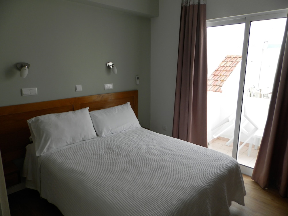 ROOM, DOUBLE BED, PARTIAL SEA VIEW, BALCONY