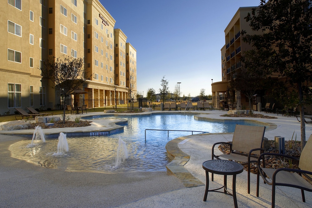 Courtyard By Marriott San Antonio Six Flags At The Rim 7/36