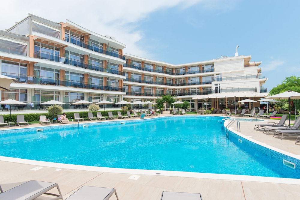 Miramar Hotel 5/50