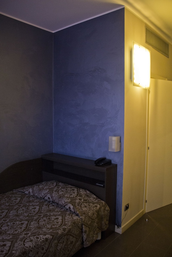 Hotel Five 7/51