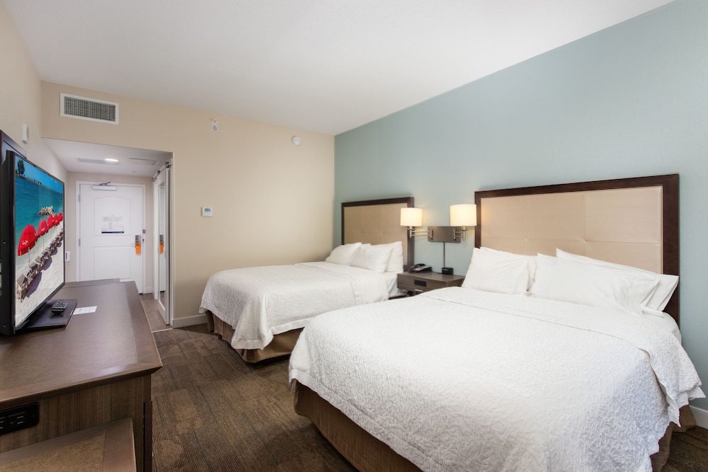 Hampton Inn and Suites by Hilton Clearwater Beach 22/83