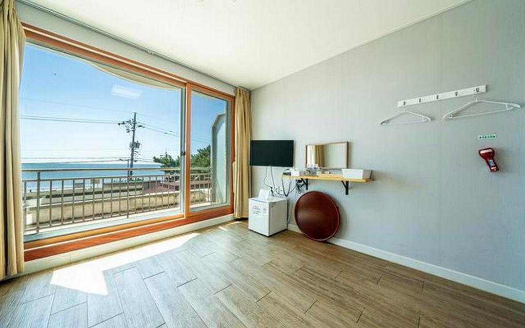 Anmyeondo Ocean Beach Motel 55/70
