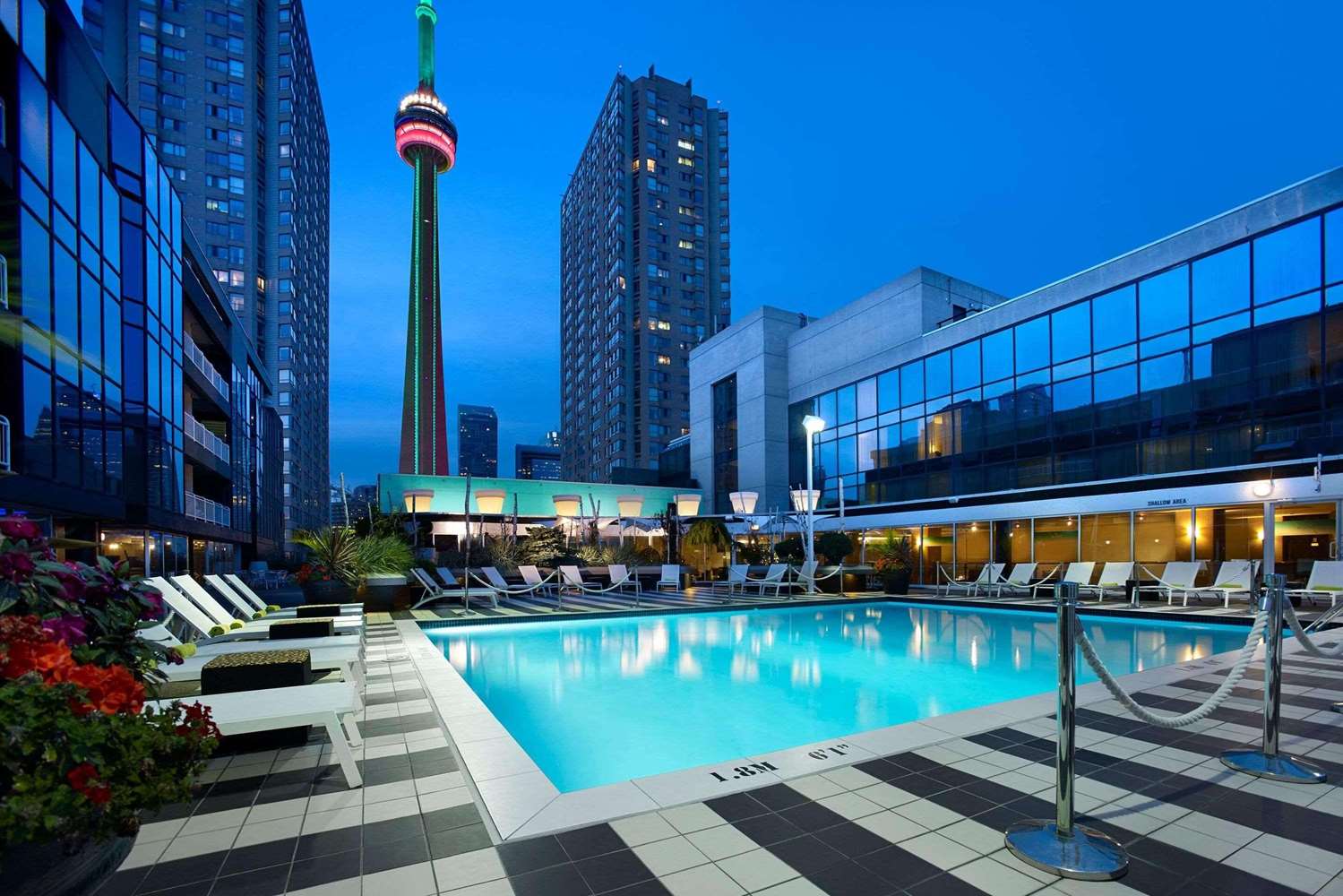 Radisson Blu Toronto Downtown 37/38