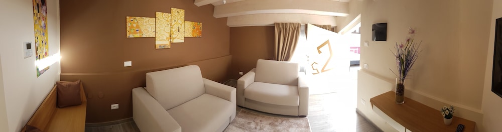 Hospitality Hotel 28/57