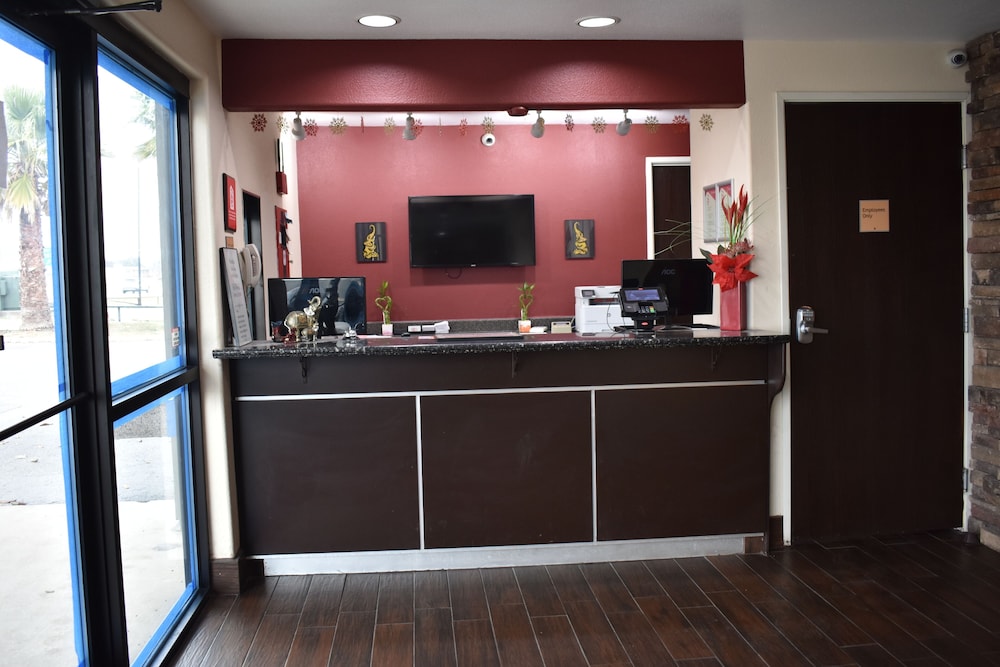 Super 8 by Wyndham New Braunfels I-35 12/36