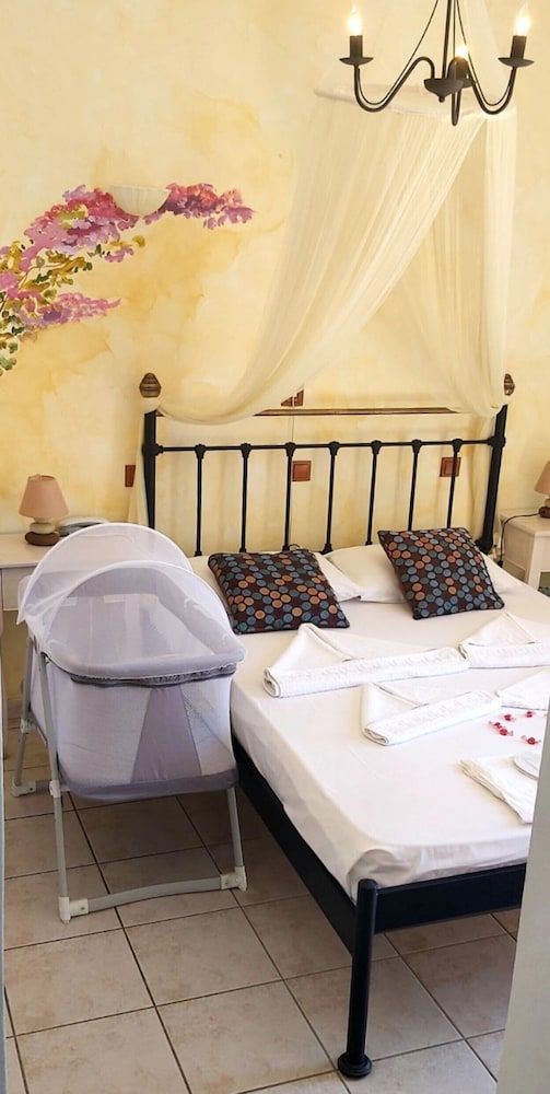 SUPERIOR, DOUBLE OR TWIN BED