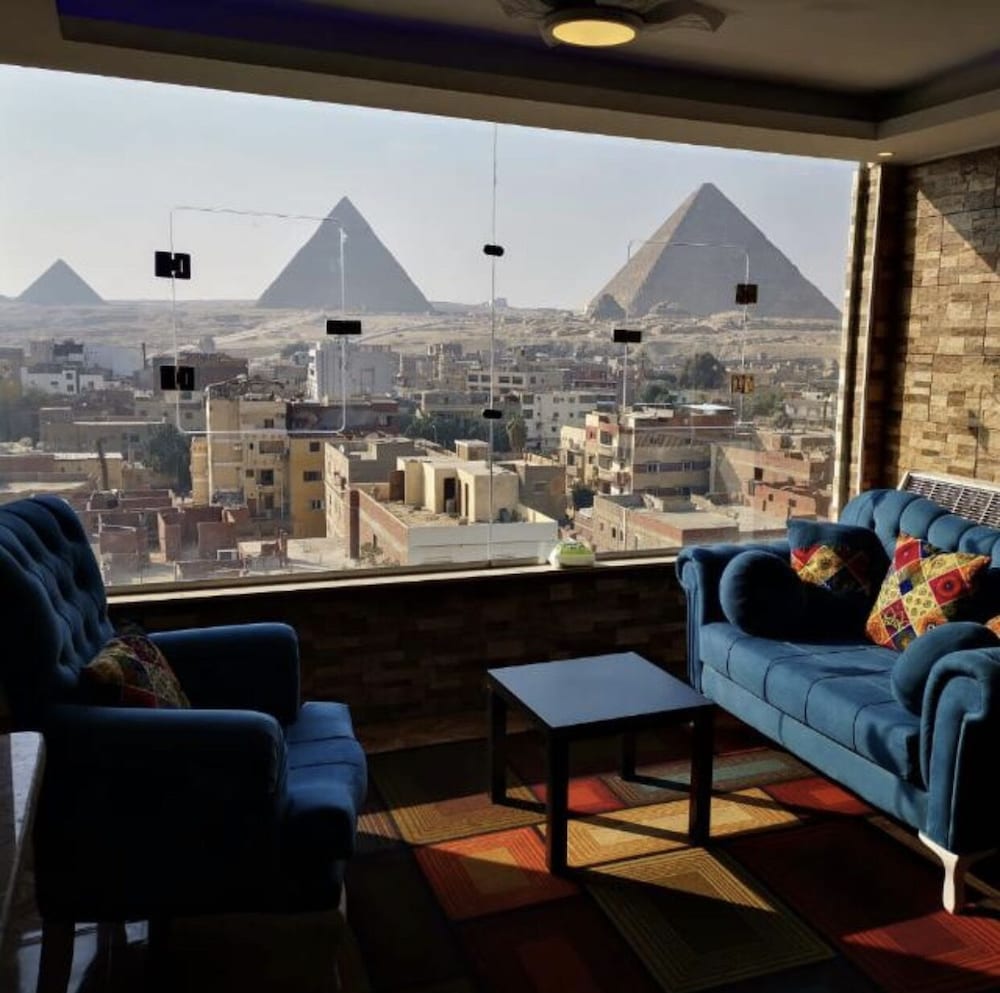 3 Pyramids View Inn 30/47