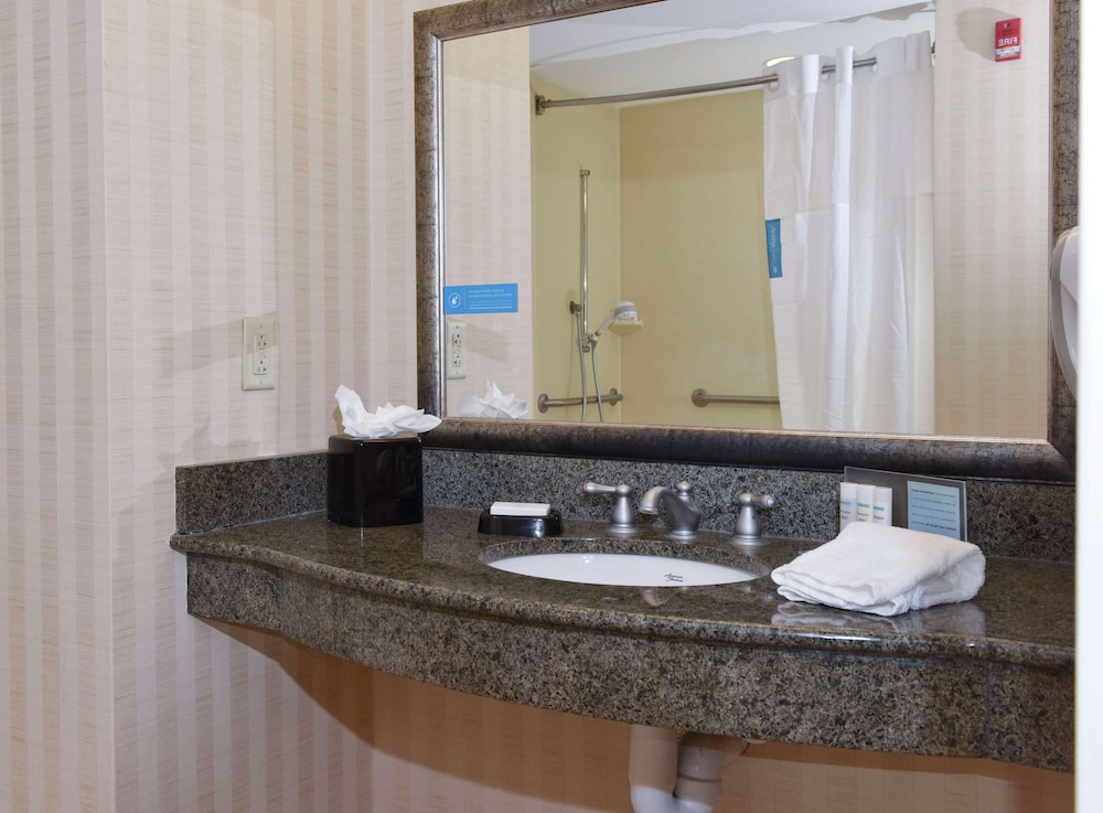 Hampton Inn & Suites Alexandria LA 29/47