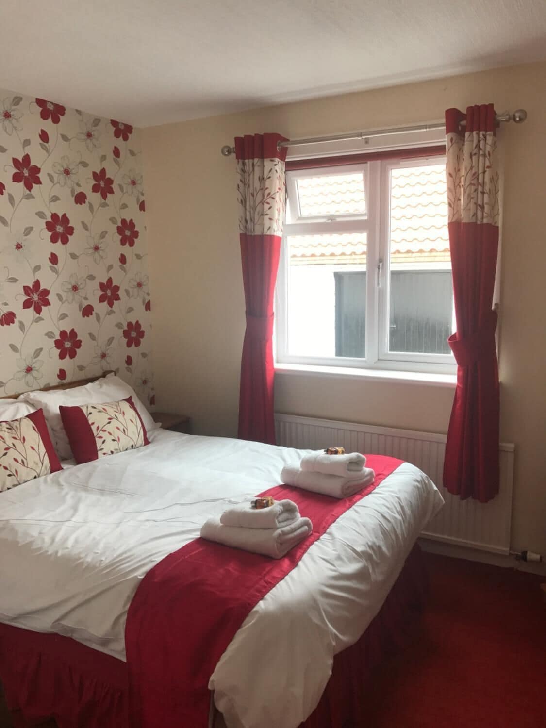 ROOM, DOUBLE BED