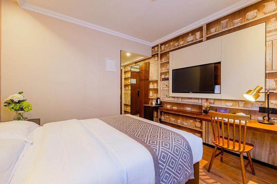 DOUBLE BED