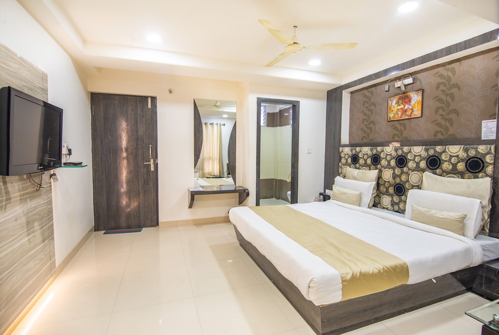 HOTEL MORYA REGENCY 8/27