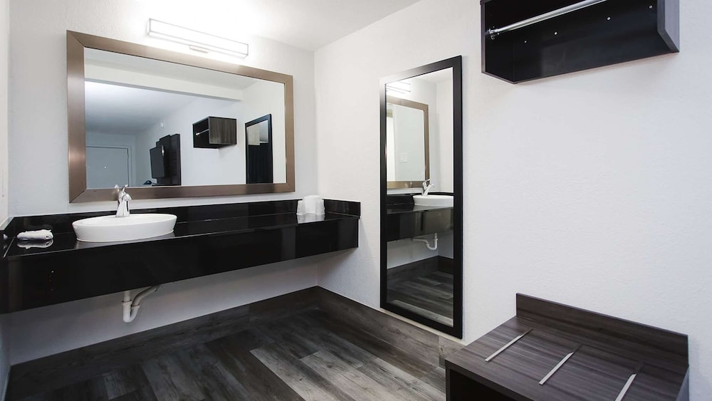 Motel 6 Houston, Tx-Medical Center/Reliant Park 54/57