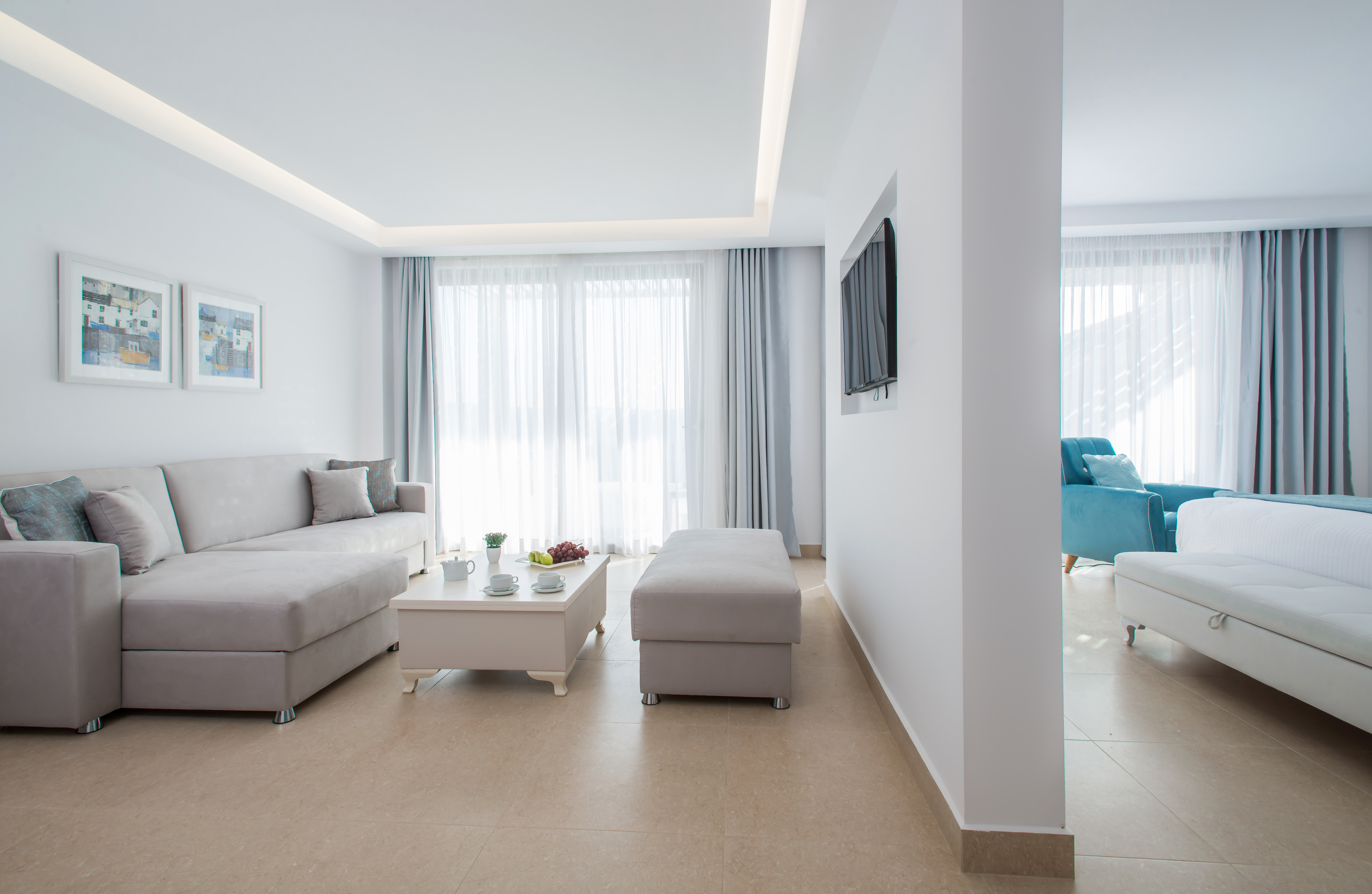 Signature, Pool and Sea View