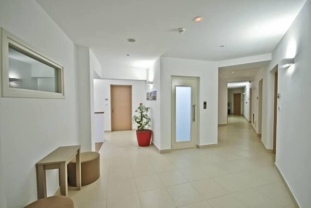 Xenia Hotel 9/50