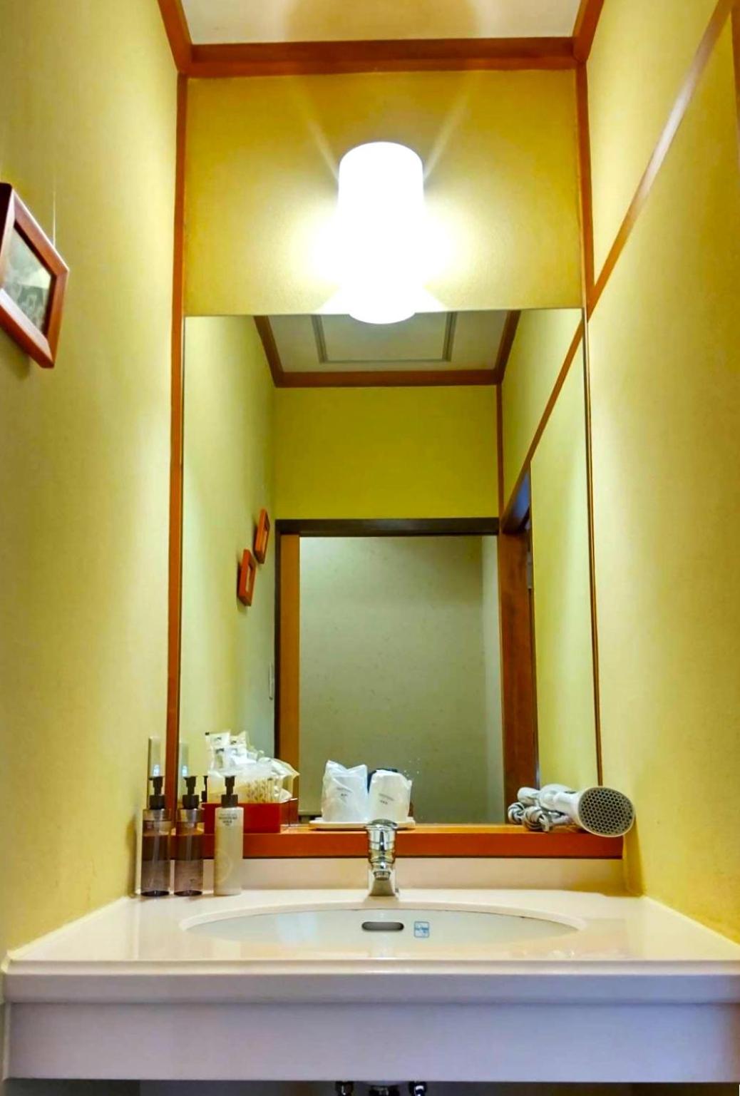 Japanese, Twin Beds, No Bathroom