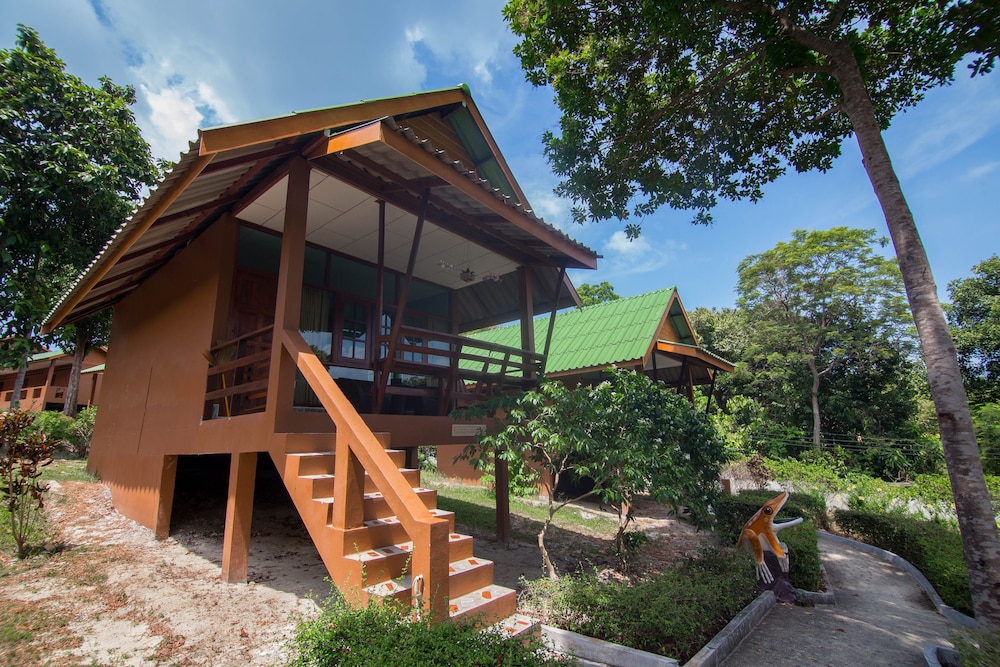 Mountain Resort Koh Lipe 2/70