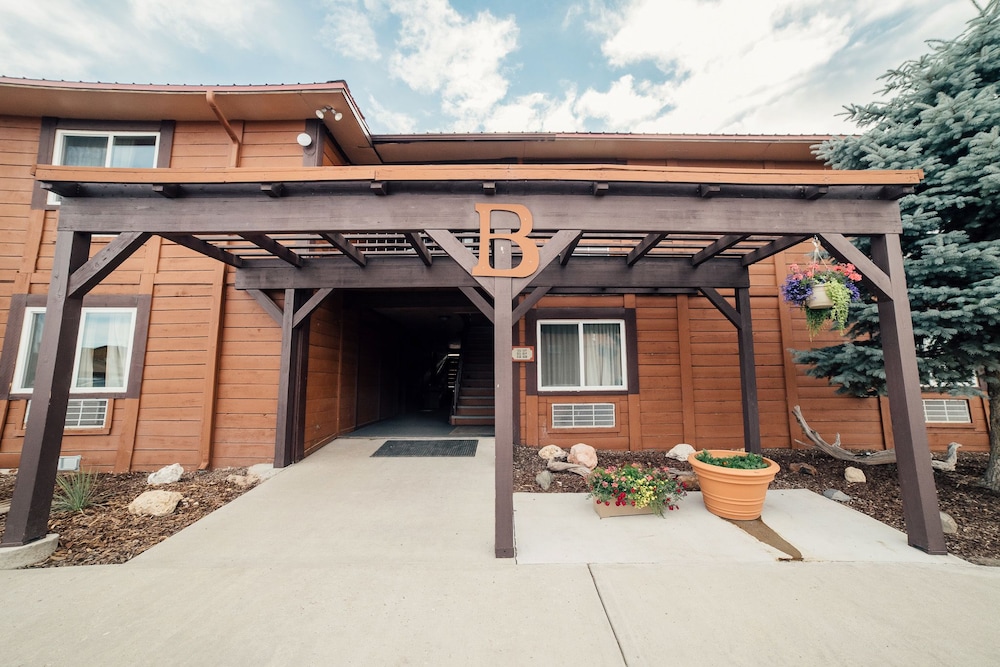 Red Ledges Inn 1/50